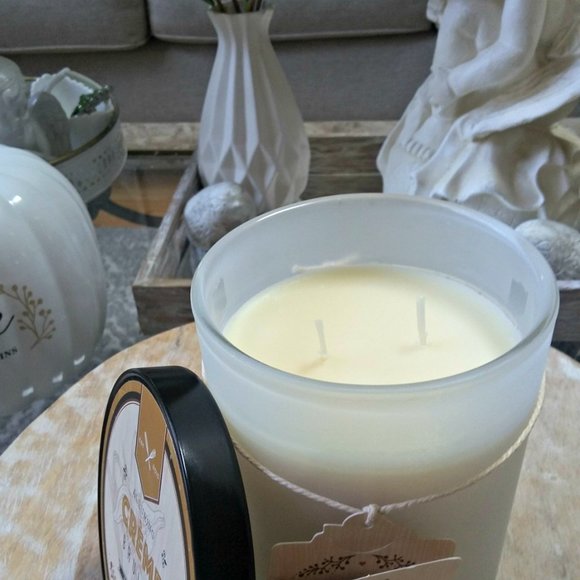 NEW! LARGE 2 WICK Creme BRULEE CANDLE YUMMY! - Picture 3 of 3